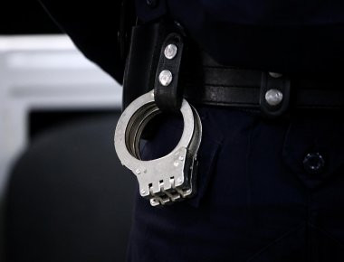 Ρόδος: Εξάρθρωση σπείρας απατεώνων που «έσβηνε» χρέη της ΔΕΗ και διοργάνωνε... «οντισιόν» βιασμού